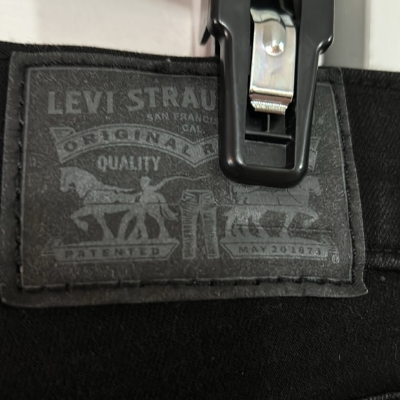 EUC Levi Jeans - Picture 4 of 6